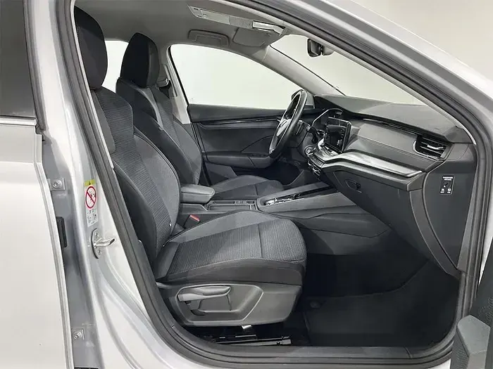 Usado Skoda Octavia Ambition 150 CV (110 kW) 2022 Gris plata Utilitario