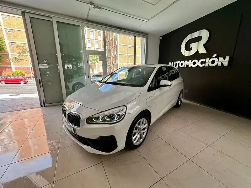 Usado BMW 225 Active Tourer iPerformance 220 HP (161 kW) 2021 Branco Monovolume