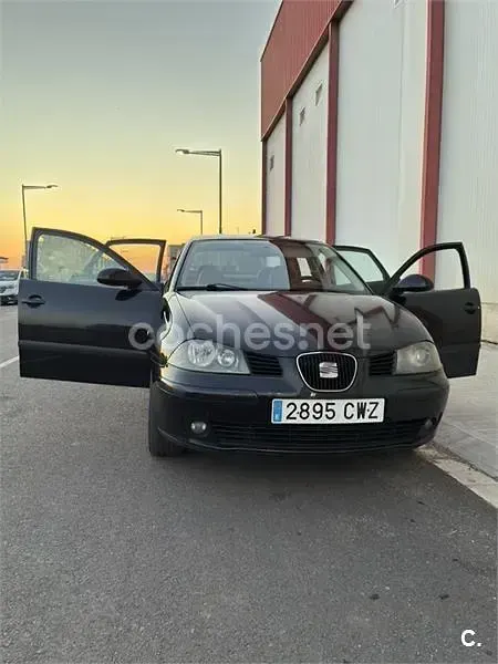 Usado Seat Cordoba 100 CV (73 kW) 2004 Negro Berlina