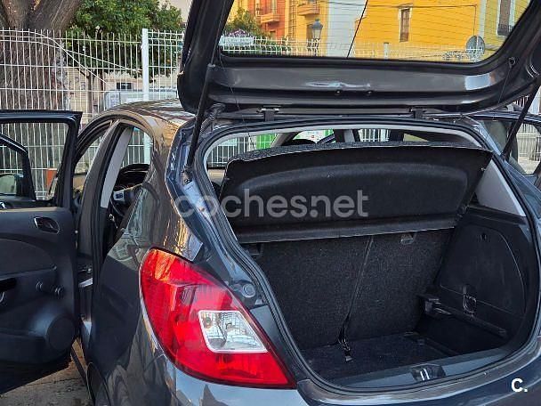 Usado Opel Corsa Selective 85 CV (62 kW) 2013 Gris / plata Berlina