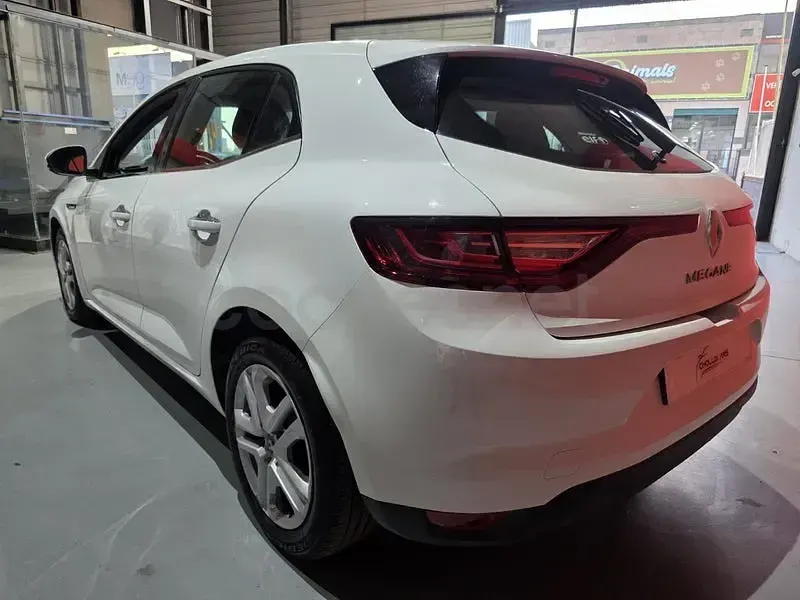 Usado Renault Mégane Business 95 CV (69 kW) 2019 Blanco Berlina