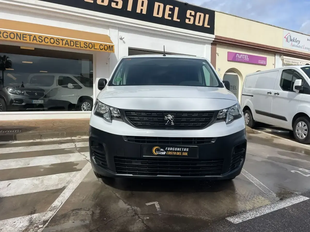 Usado Peugeot Partner S 100 CV (73 kW) 2023 Blanco Monovolumen