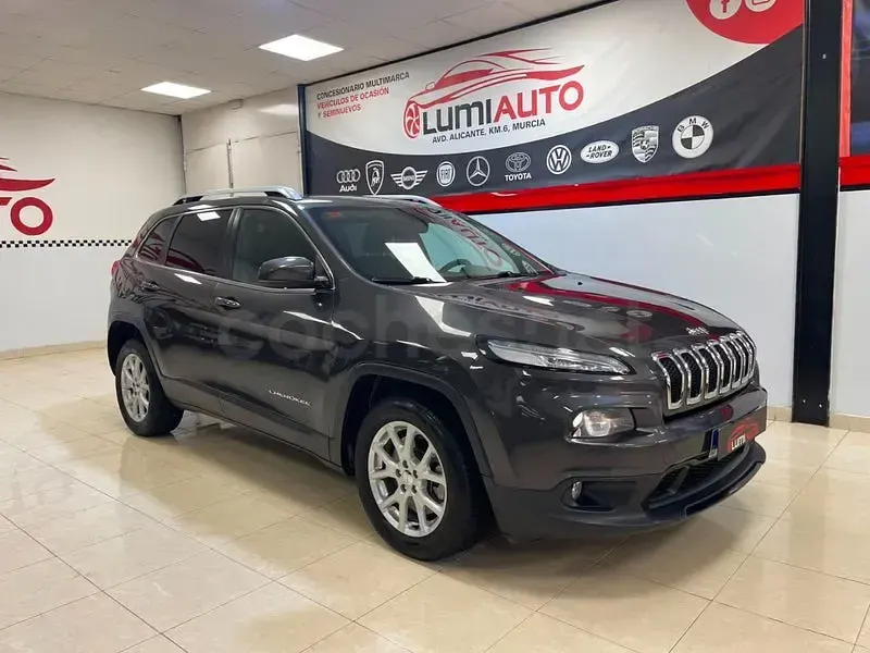 Usado Jeep Cherokee Longitude 140 CV (102 kW) 2015 Gris / plata SUV