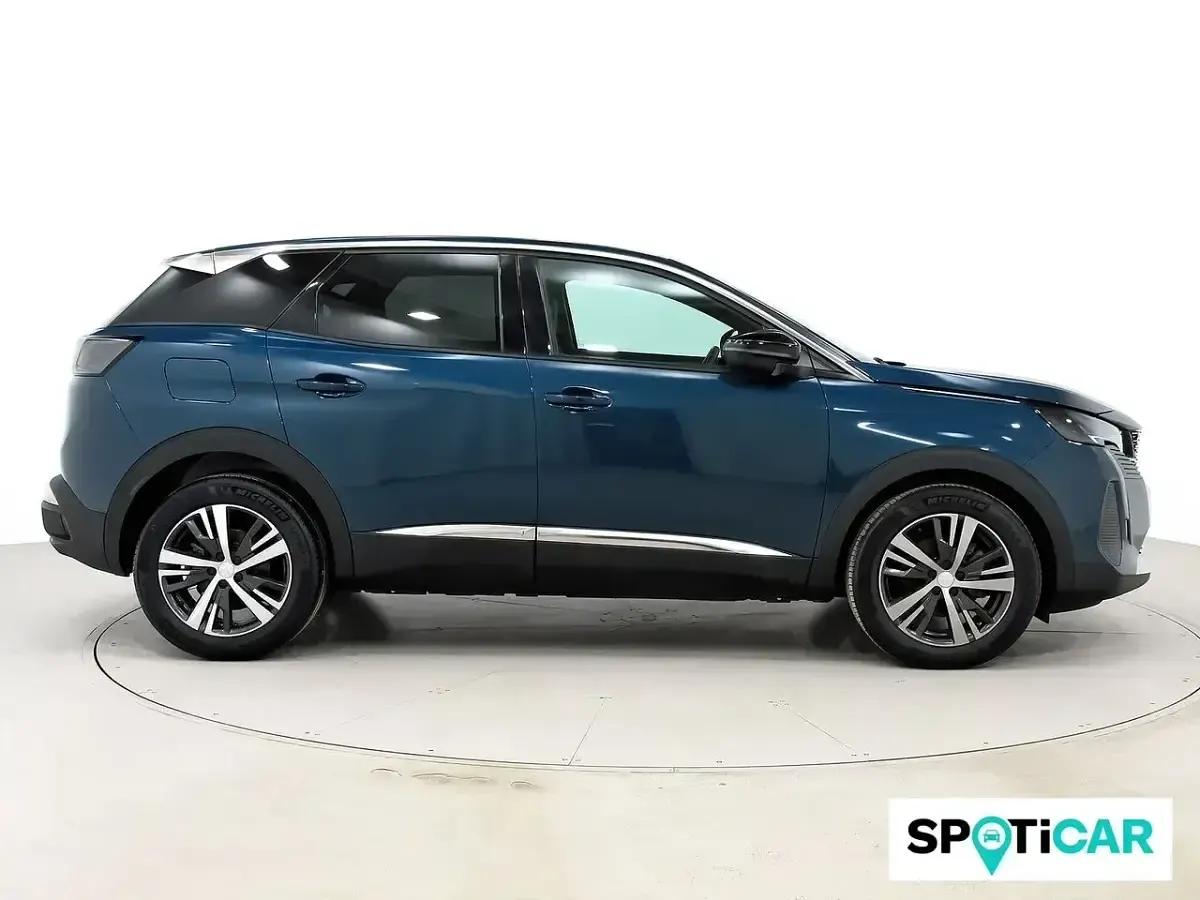 Usado Peugeot 3008 Allure 131 CV (96 kW) 2024 Azul SUV