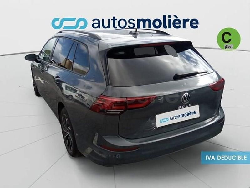 Usado VW Golf VIII Life 115 CV (84 kW) 2021 Gris / plata Familiar