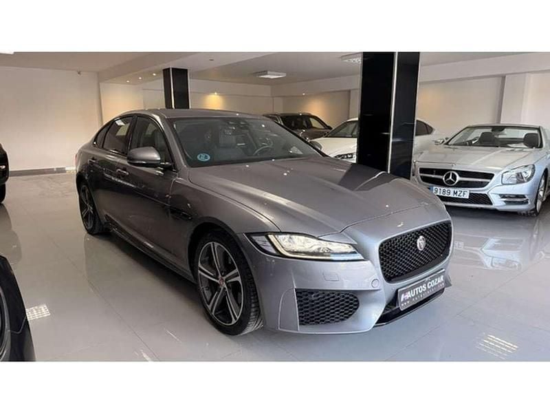 Usado Jaguar XF Chequered Flag 179 CV (131 kW) 2020 Gris Berlina