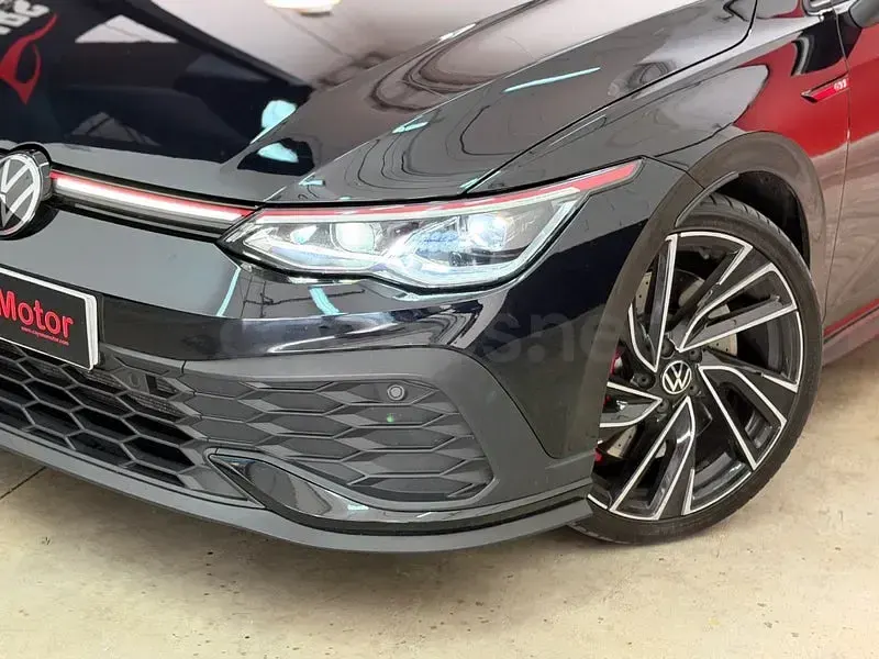 Usado VW Golf VIII GTI Clubsport 301 CV (221 kW) 2022 Negro Berlina