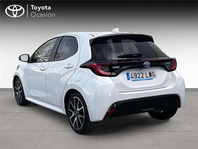 Usado Toyota Yaris Hybrid Style 116 CV (85 kW) 2022 Monovolumen