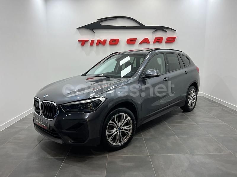 Gris / plata Usado 2021 BMW X1 Advantage SUV | 26.990 € (Un poco caro) - Imagen 1/4
