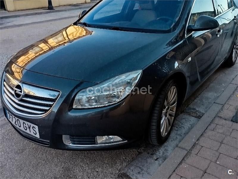 Gris / plata Usado 2010 Opel Insignia Cosmo Berlina | 6200 € (Un poco caro) - Imagen 1/4