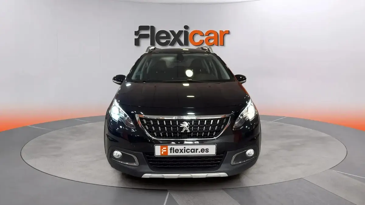 Usado Peugeot 2008 Allure 130 CV (95 kW) 2019 Negro SUV