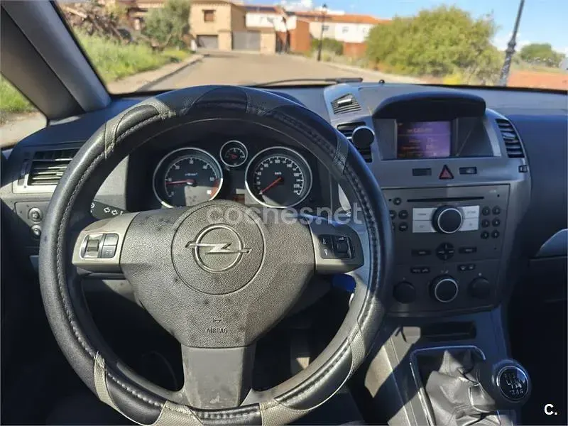 Usado Opel Zafira Essentia 100 CV (73 kW) 2006 Gris / plata Monovolumen