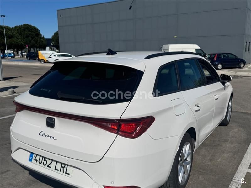 Usado Seat Leon Reference 115 CV (84 kW) 2021 Blanco Familiar