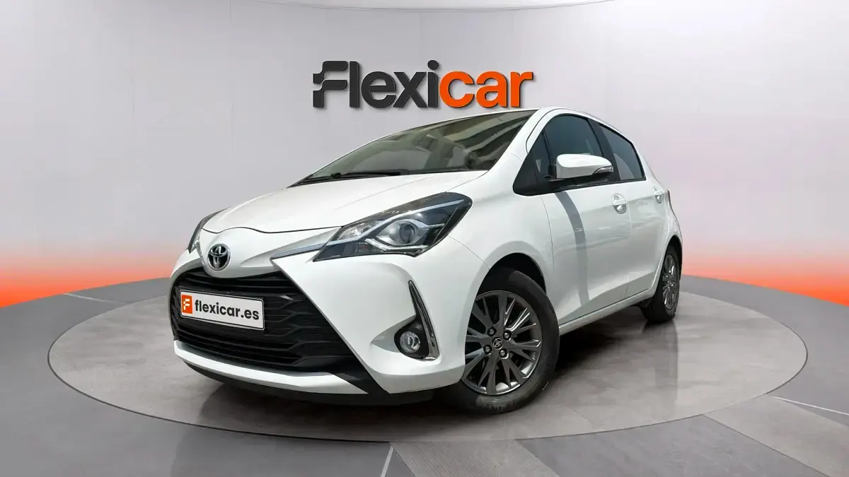 Usado Toyota Yaris Active 69 CV (50 kW) 2019 Blanco Berlina