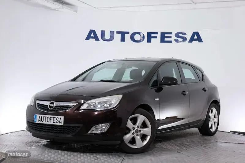 Marrón Usado 2012 Opel Astra Selective Utilitario | 6950 € (Precio justo) - Imagen 1/4