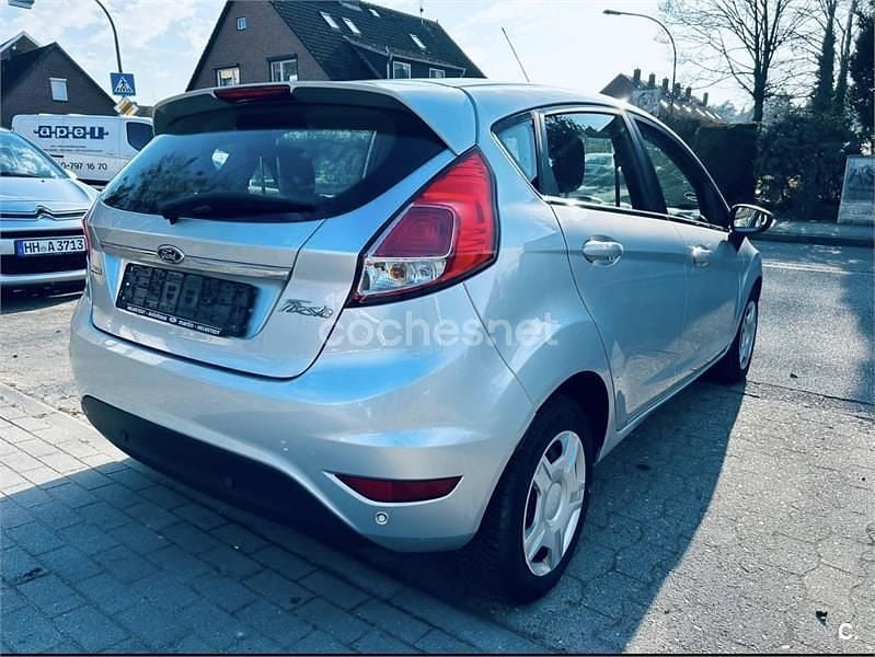 Usado Ford Fiesta Titanium 95 HP (69 kW) 2013 Cinzento Citadino