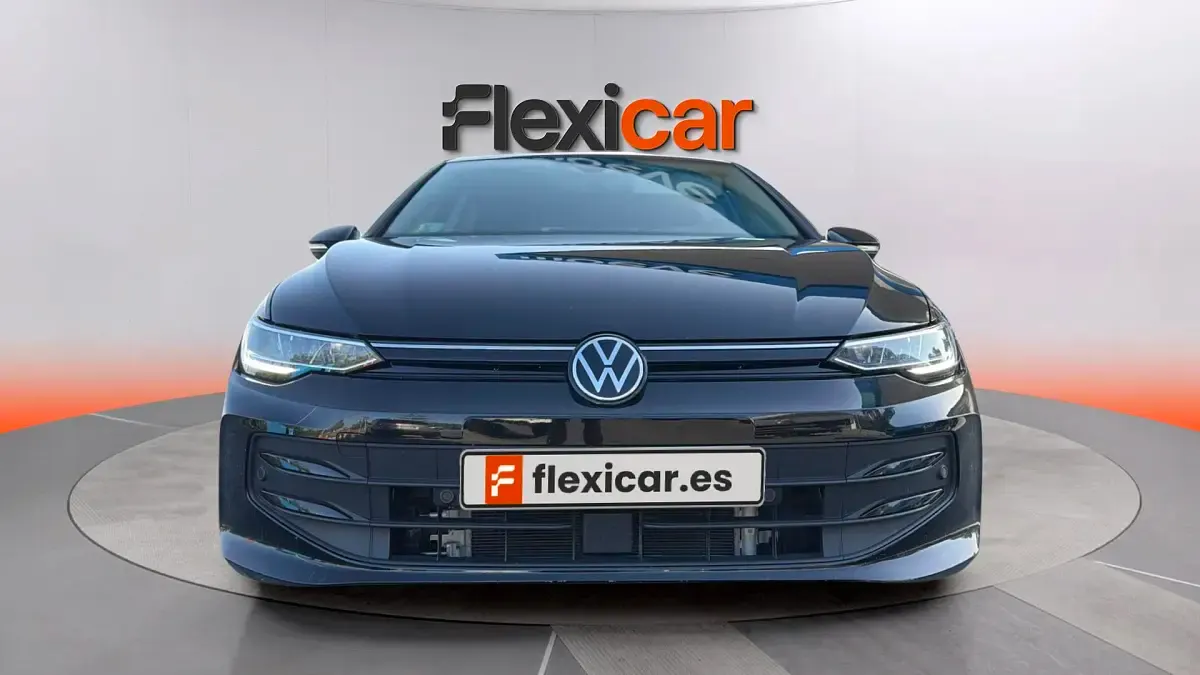 Usado VW Golf VIII 116 CV (85 kW) 2025 Negro Berlina