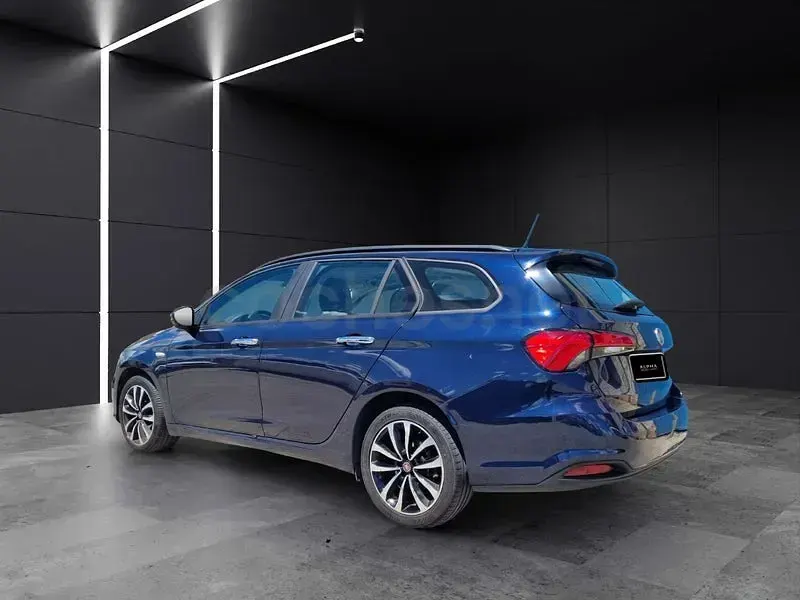 Usado Fiat Tipo Easy 95 CV (69 kW) 2017 Azul Familiar