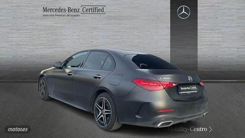 Usado Mercedes C300e AMG line 313 CV (230 kW) 2024 Varios colores Berlina
