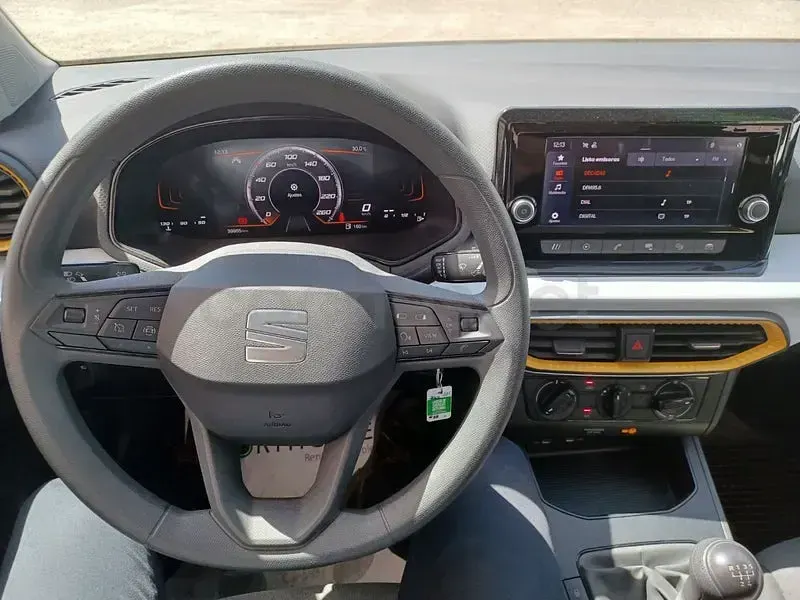 Usado Seat Arona Reference 95 CV (69 kW) 2023 Blanco SUV