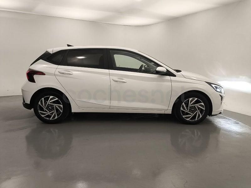 Usado Hyundai i20 100 CV (73 kW) 2025 Blanco Utilitario