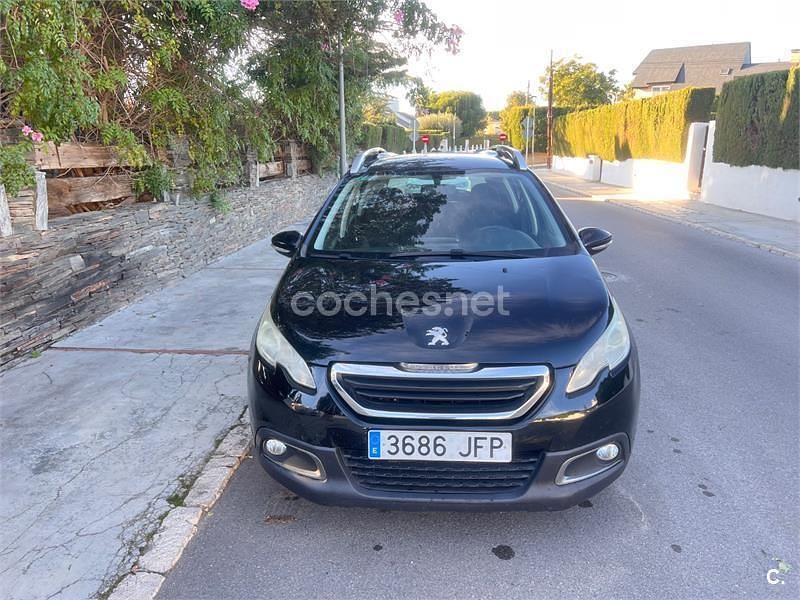 Usado Peugeot 2008 Active 92 CV (67 kW) 2015 Negro SUV