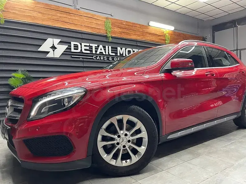 Usado Mercedes GLA200 AMG line 136 CV (100 kW) 2015 Granate SUV