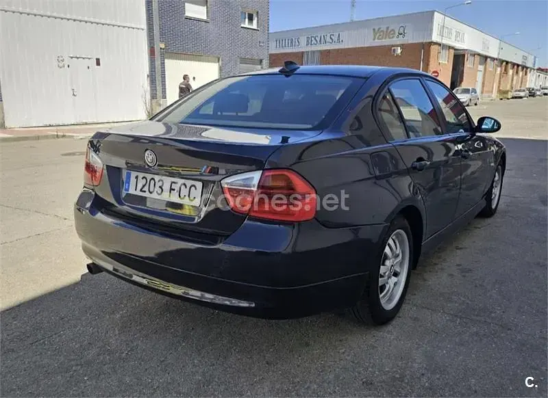 Usado BMW 318 129 CV (94 kW) 2006 Azul Berlina