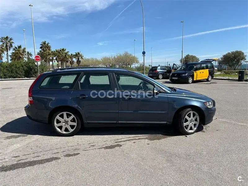 Begagnad Volvo V50 Momentum 136 HK (100 kW) 2005 Blå Kombi