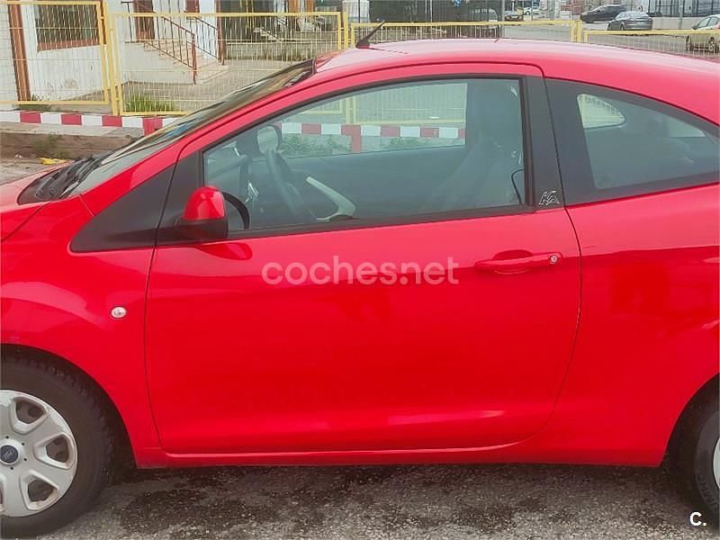 Usado Ford Ka 69 CV (50 kW) 2015 Rojo Berlina