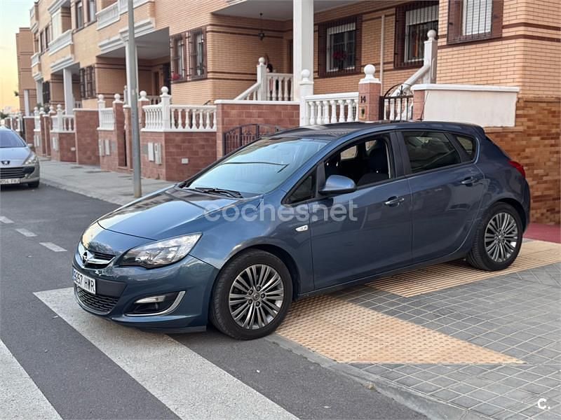 Usado Opel Astra Business 110 HP (80 kW) 2014 Azul Sedan