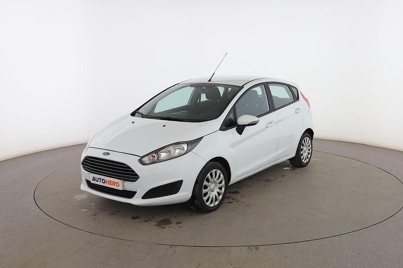Blanco Usado 2014 Ford Fiesta Trend Utilitario | 6599 € (Precio justo) - Imagen 1/3