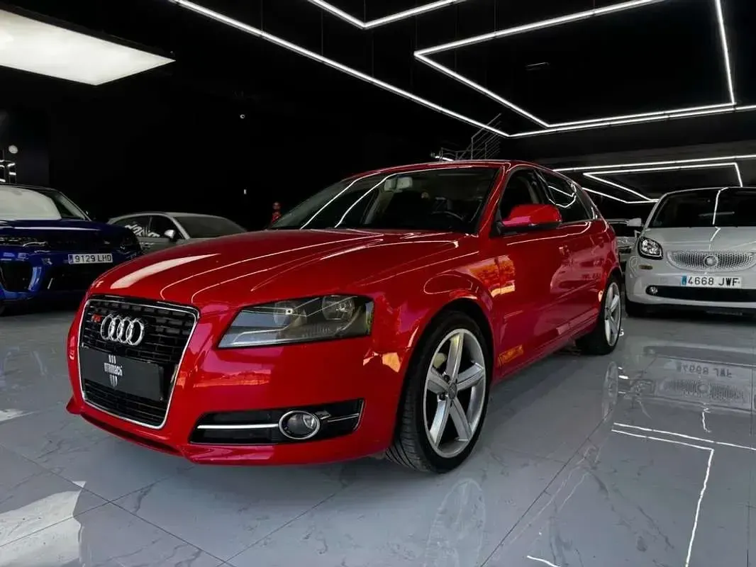 Usado Audi A3 Sportback Attraction 150 CV (110 kW) 2013 Rojo Utilitario