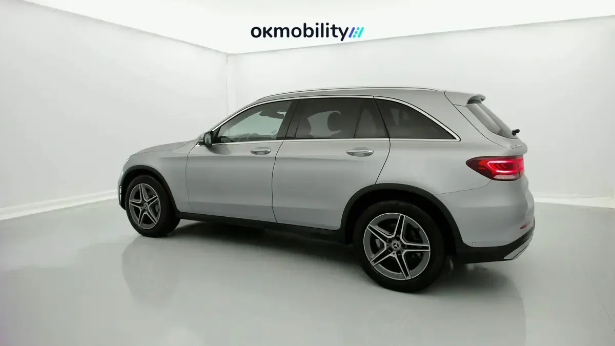 Usado Mercedes GLC200 AMG line 163 CV (119 kW) 2022 Plata hightech SUV