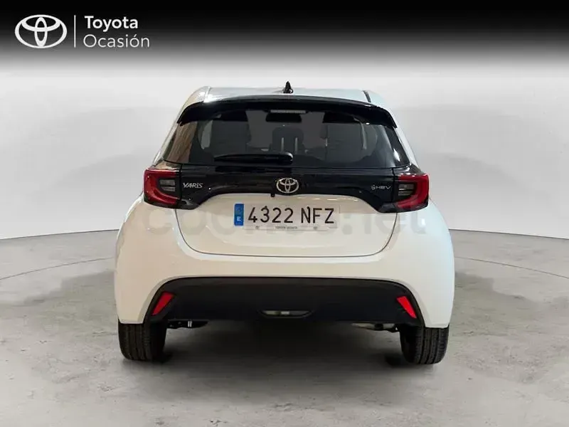 Usado Toyota Yaris Hybrid Active 116 CV (85 kW) 2025 Blanco Berlina