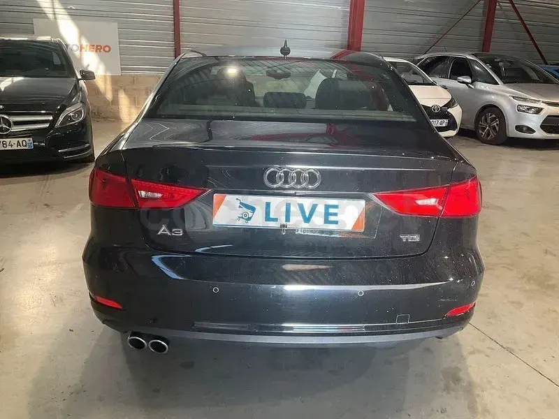 Usado Audi A3 Advanced 150 CV (110 kW) 2015 Negro Berlina