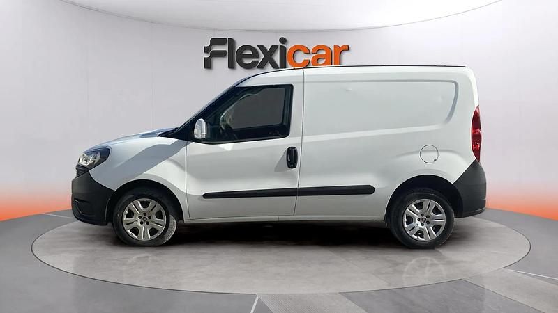 Usado Fiat Doblò Easy Plus 95 CV (69 kW) 2020 Blanco Monovolumen