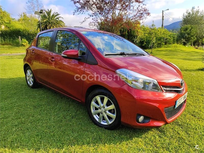 Granate Usado 2012 Toyota Yaris Active Berlina | 9500 € (Precio justo) - Imagen 1/4