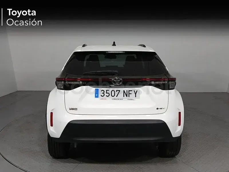 Usado Toyota Yaris Cross Active 130 CV (95 kW) 2025 Blanco SUV
