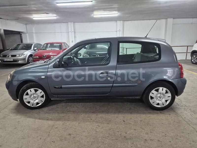 Gris / plata Usado 2005 Renault Clio II Authentique Berlina | 2390 € (Buen precio) - Imagen 1/4