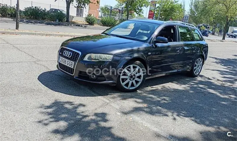 Usado Audi A4 140 CV (102 kW) 2008 Negro Familiar