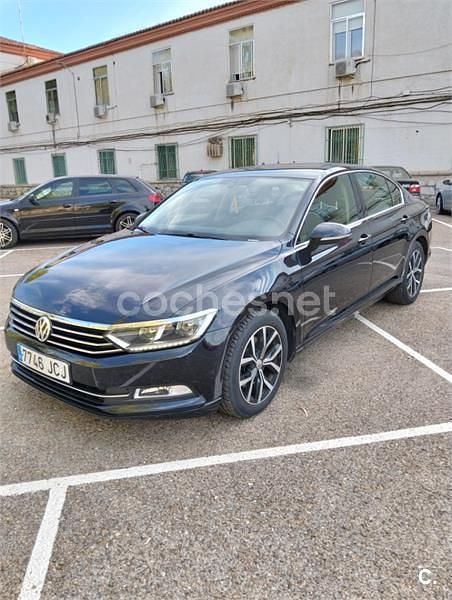 Negro Usado 2015 VW Passat Edition Berlina | 13.400 € (Un poco caro) - Imagen 1/4
