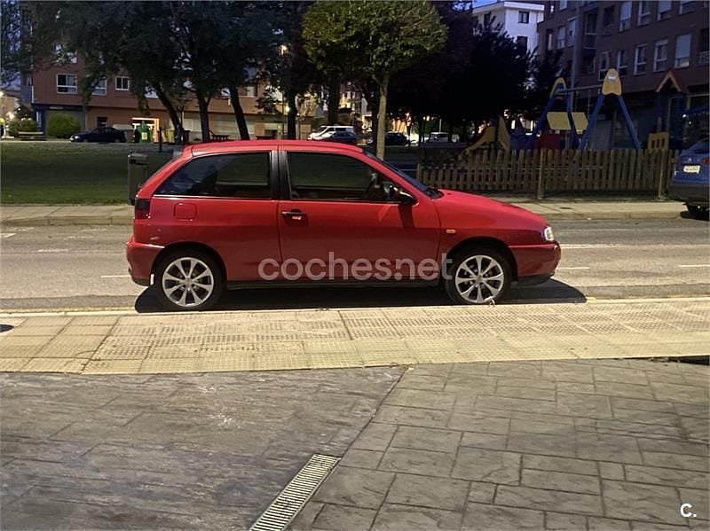 Usado Seat Ibiza 60 CV (44 kW) 1997 Rojo Utilitario