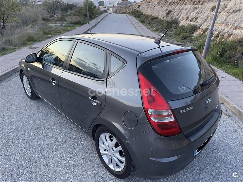 Usado Hyundai i30 Style 115 CV (84 kW) 2007 Gris / plata Utilitario