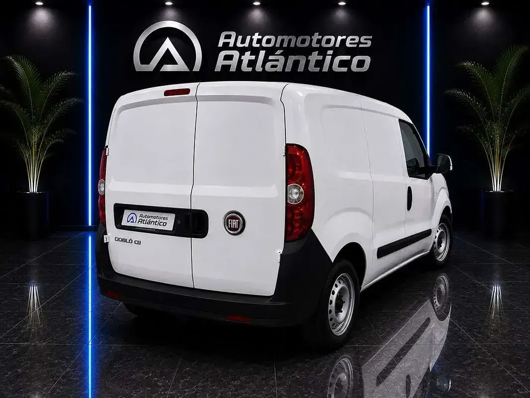 Usado Fiat Doblò 95 CV (69 kW) 2021 Blanco Monovolumen