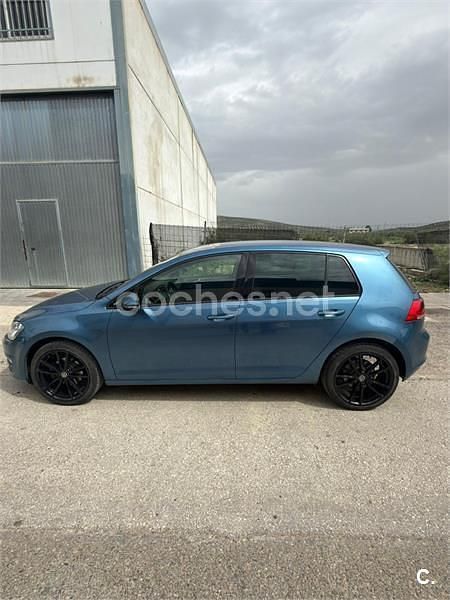 Usado VW Golf VII 110 CV (80 kW) 2015 Azul Familiar