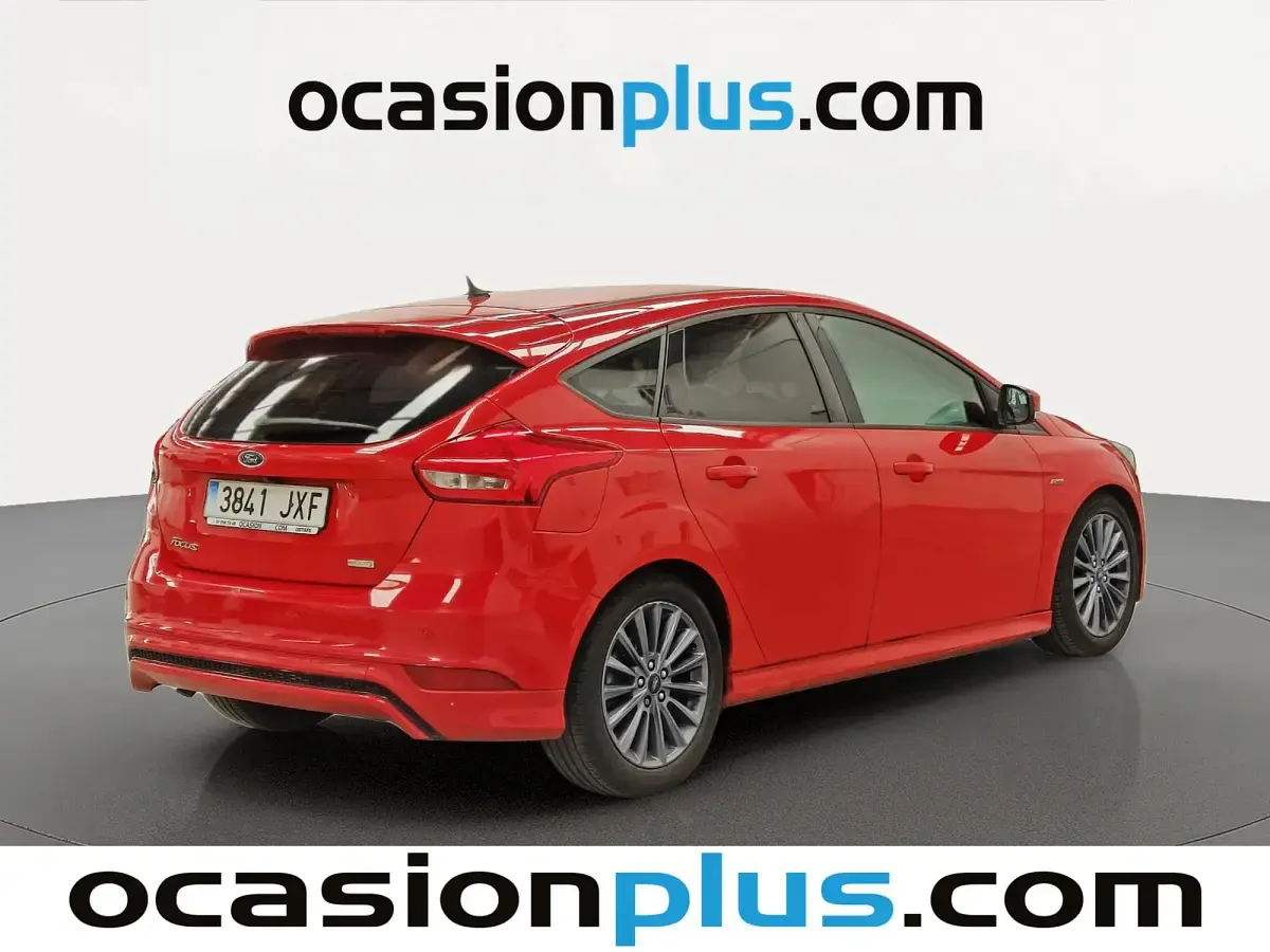 Usado Ford Focus ST-Line 125 CV (91 kW) 2017 Rojo Utilitario