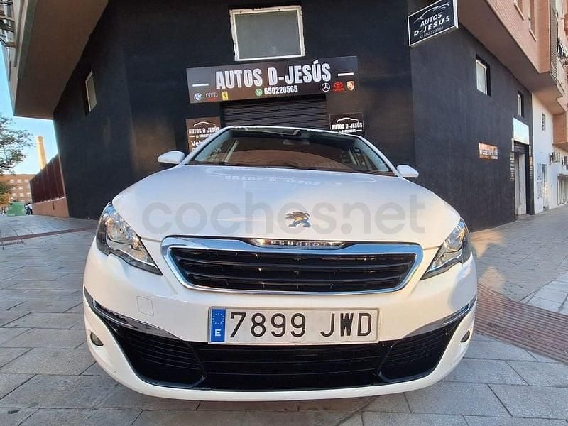 Usado Peugeot 308 Active 110 CV (80 kW) 2018 Blanco Berlina