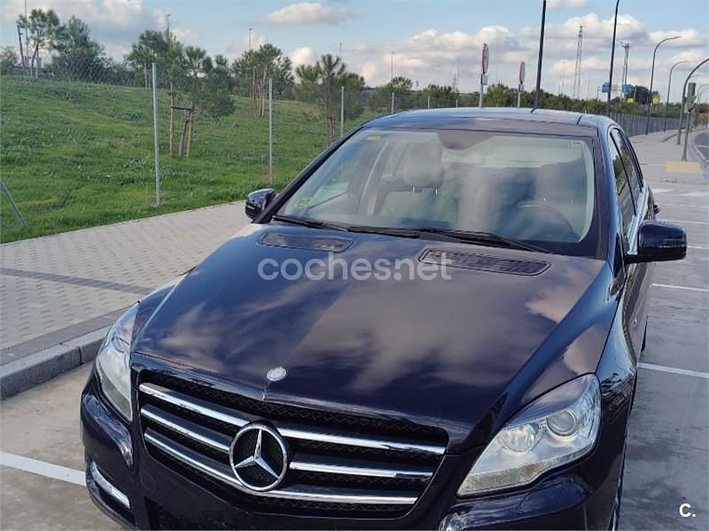 Usado Mercedes R300 190 CV (139 kW) 2011 Azul Monovolumen