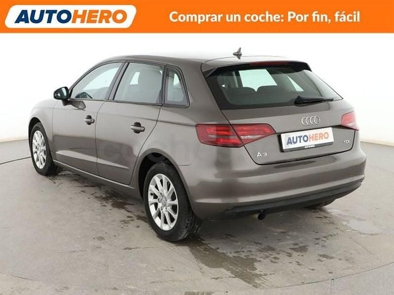 Usado Audi A3 Attraction 105 CV (77 kW) 2014 Gris / plata Berlina